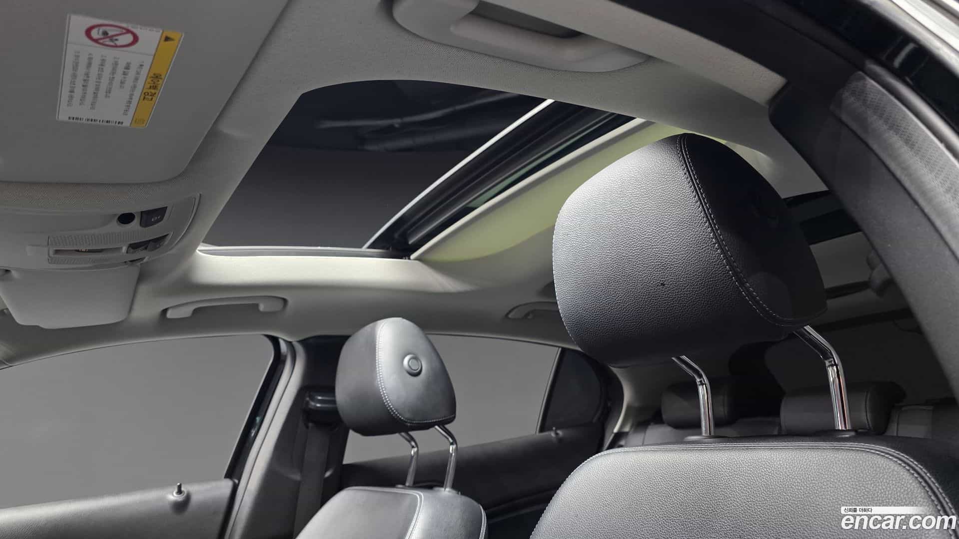 GLA-Class Mercedes-Benz 2015.8-OPTION-021