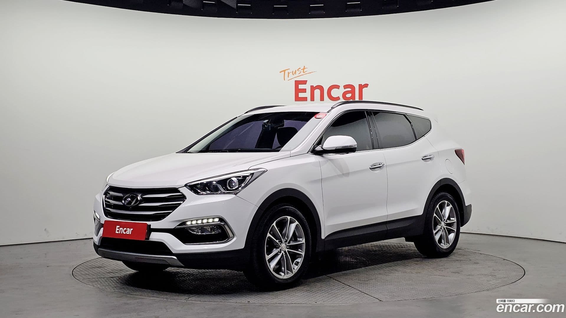 Main__Slider__Photo:Santafe Hyundai 2015.9-0