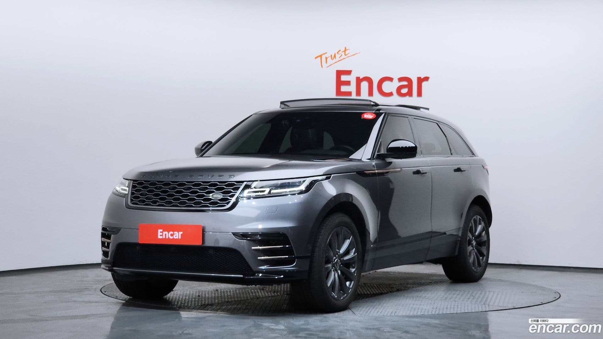 Main__Slider__Photo:Range Rover Velar Land Rover 2018.0-0
