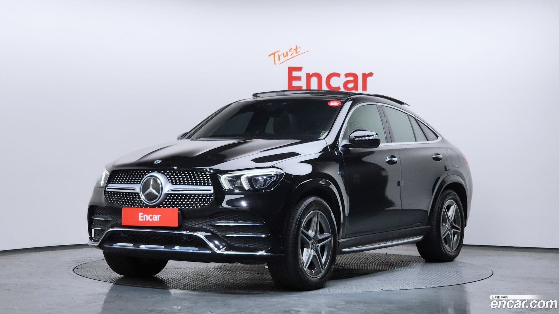 Main__Slider__Photo:GLE-Class Mercedes-Benz 2021.10-0