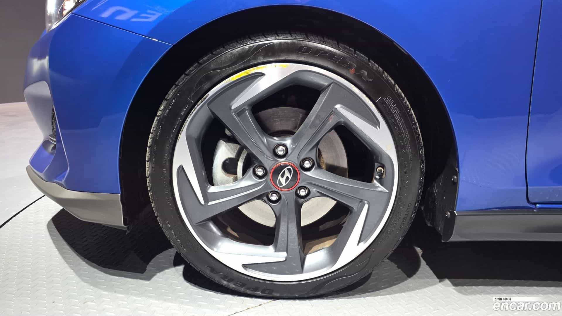 Veloster Hyundai 2019.10-OUTER-005