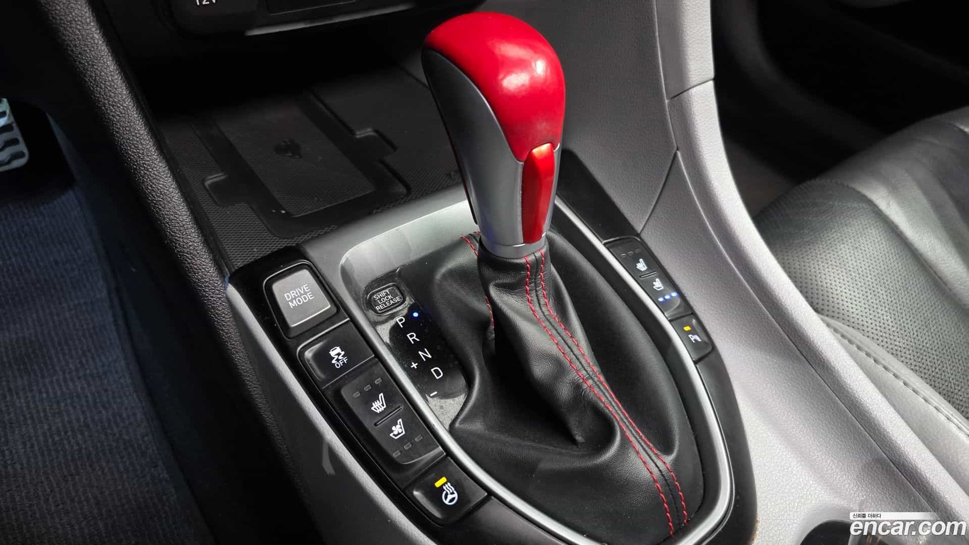 Veloster Hyundai 2019.10-INNER-009