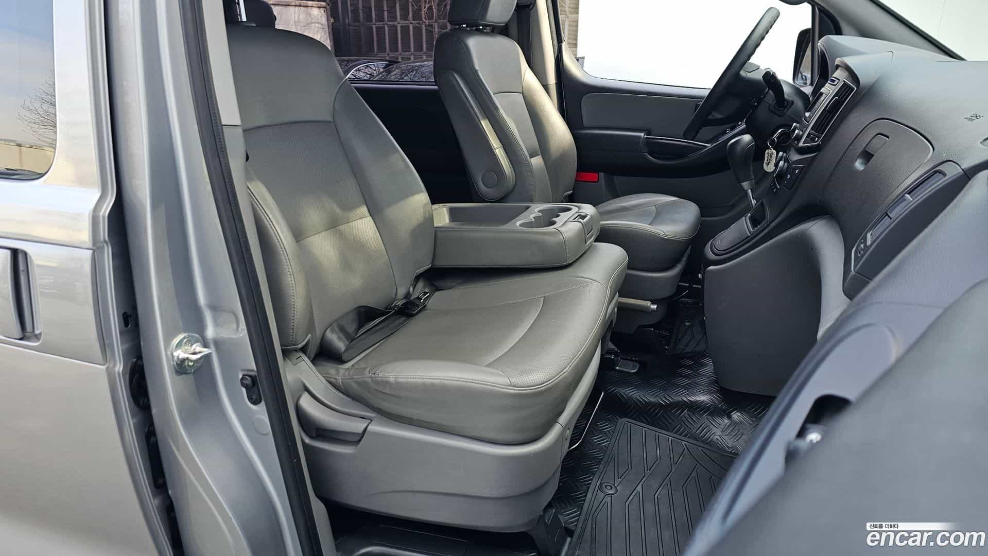 Starex Hyundai 2017.1-INNER-010
