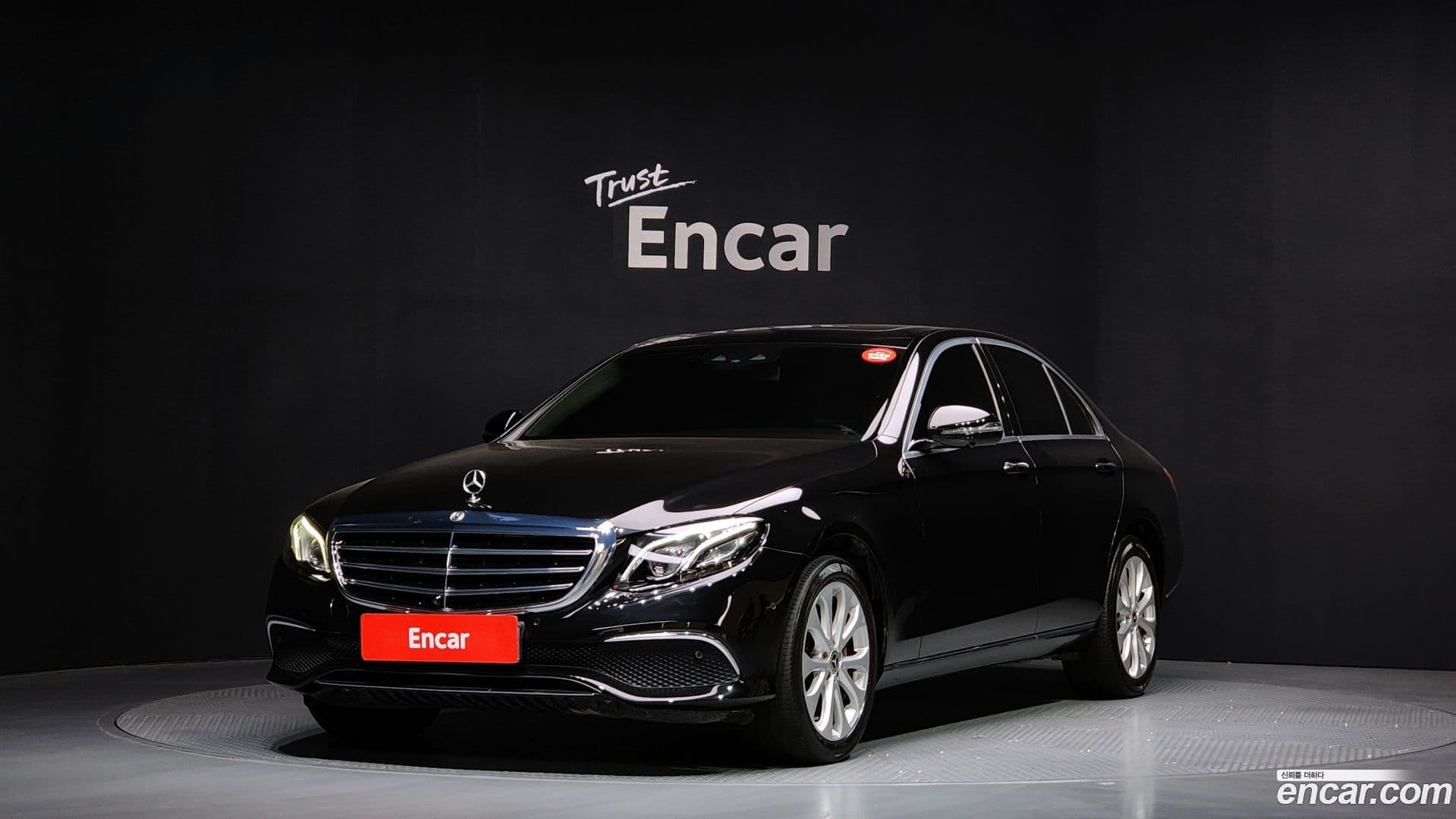 Main__Slider__Photo:E-Class Mercedes-Benz 2018.4-0