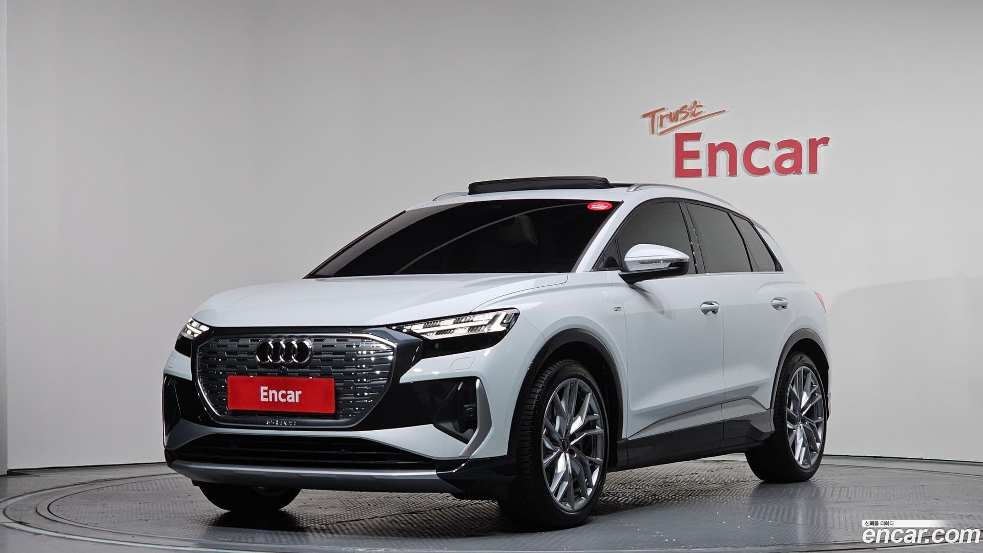 Main__Slider__Photo:Q4 e-tron Audi 2025.7-0