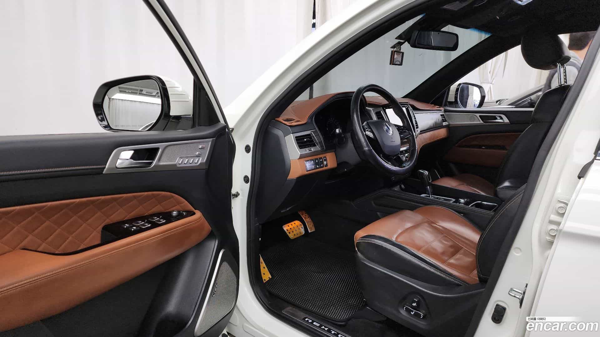 Rexton KG Mobility 2017.8-INNER-010