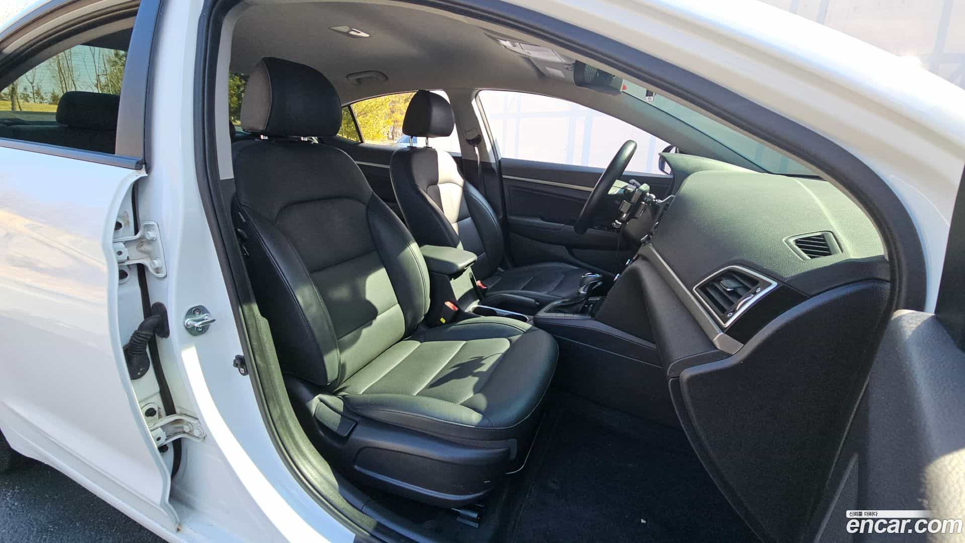 AVANTE Hyundai 2017.7-OPTION-015