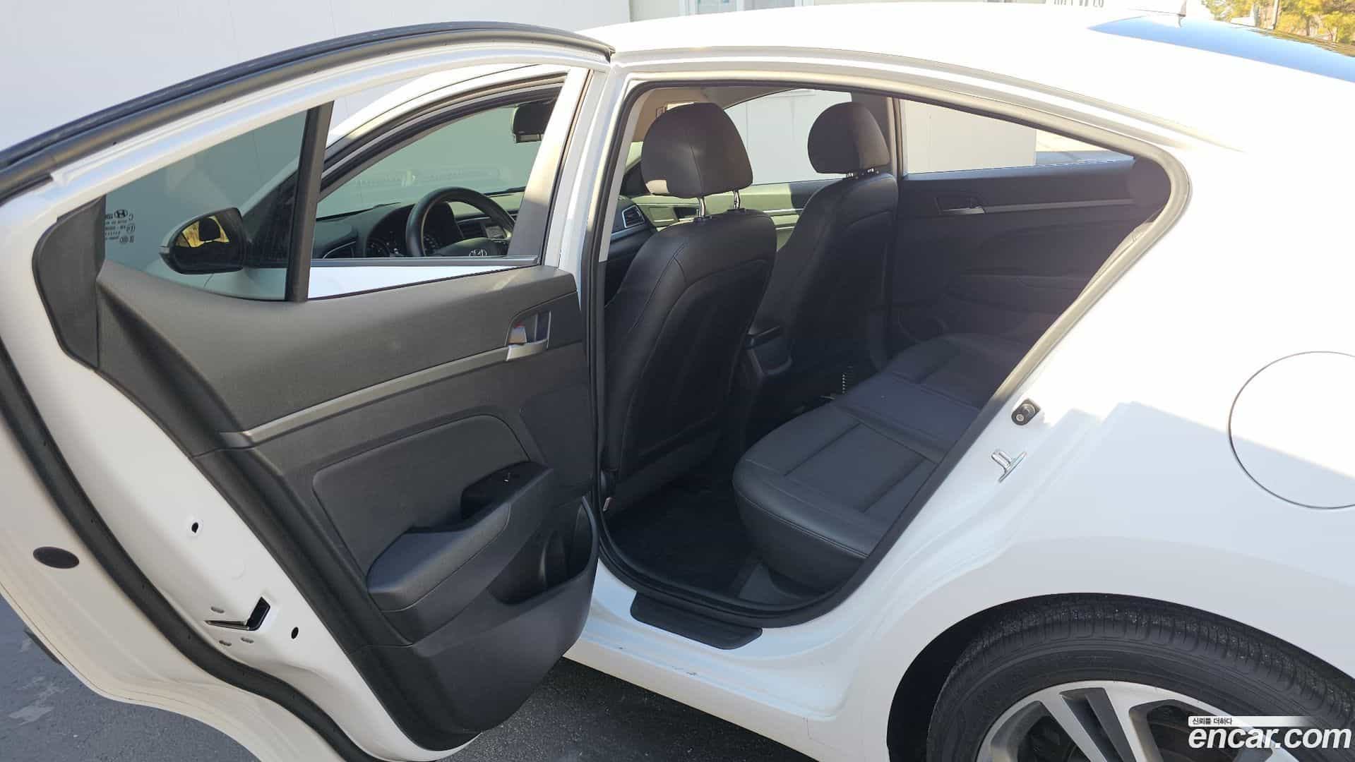 AVANTE Hyundai 2017.7-OPTION-016