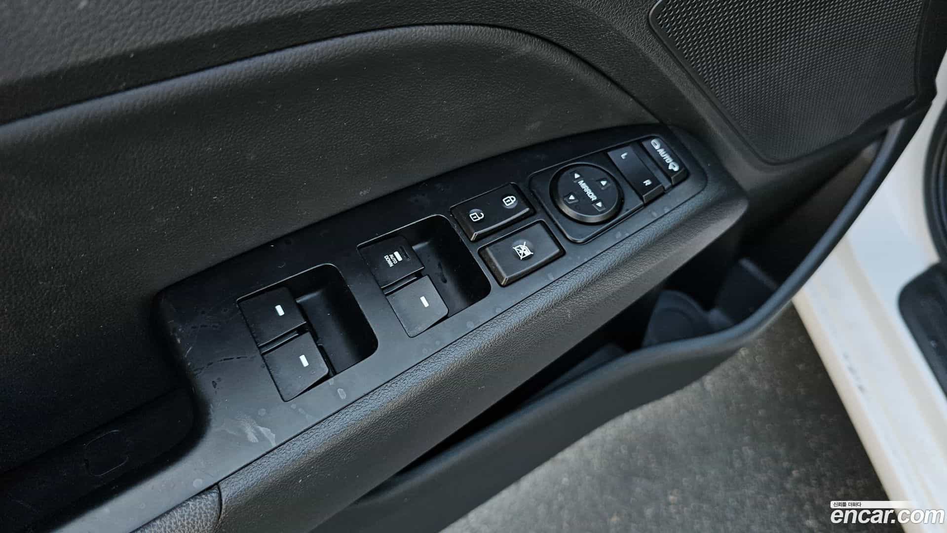 AVANTE Hyundai 2017.7-OPTION-022