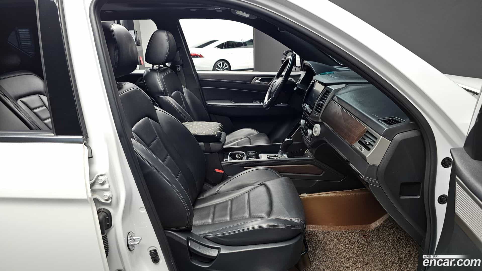 Rexton KG Mobility 2018.7-INNER-010