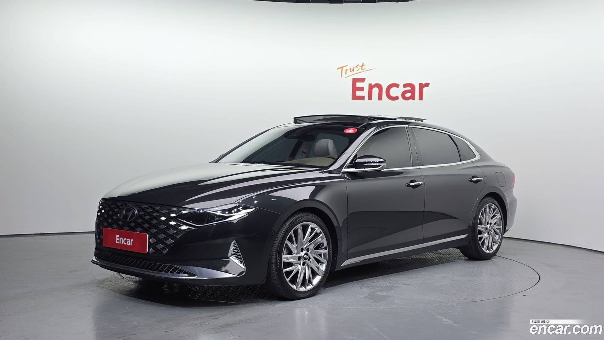 Main__Slider__Photo:Grandeur Hyundai 2021.10-0