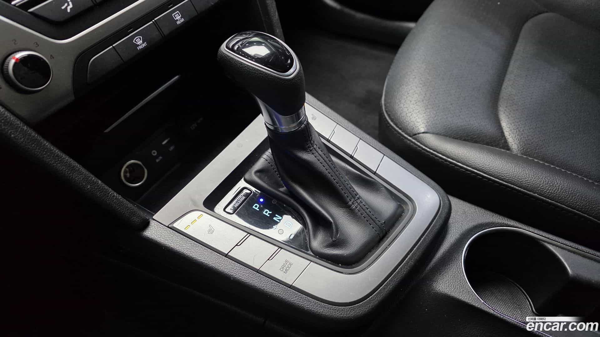 AVANTE Hyundai 2018.7-INNER-009