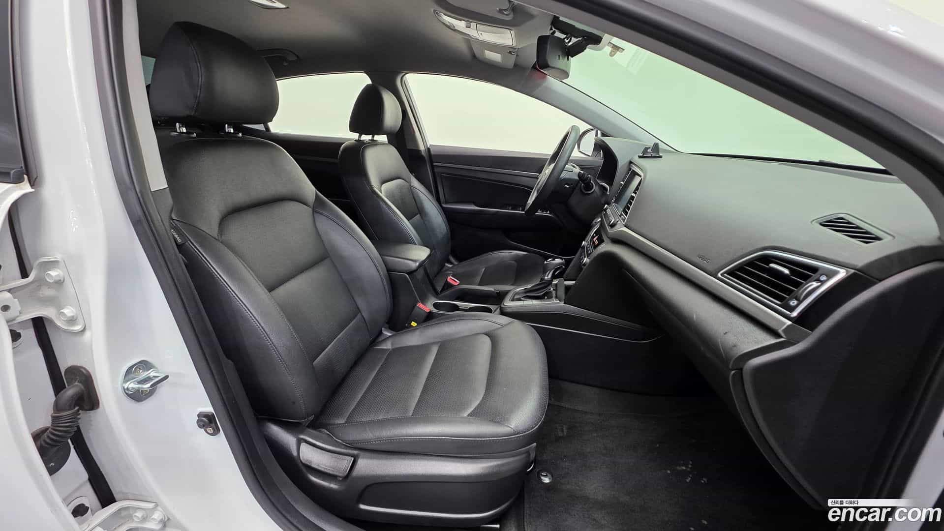 AVANTE Hyundai 2018.7-INNER-010