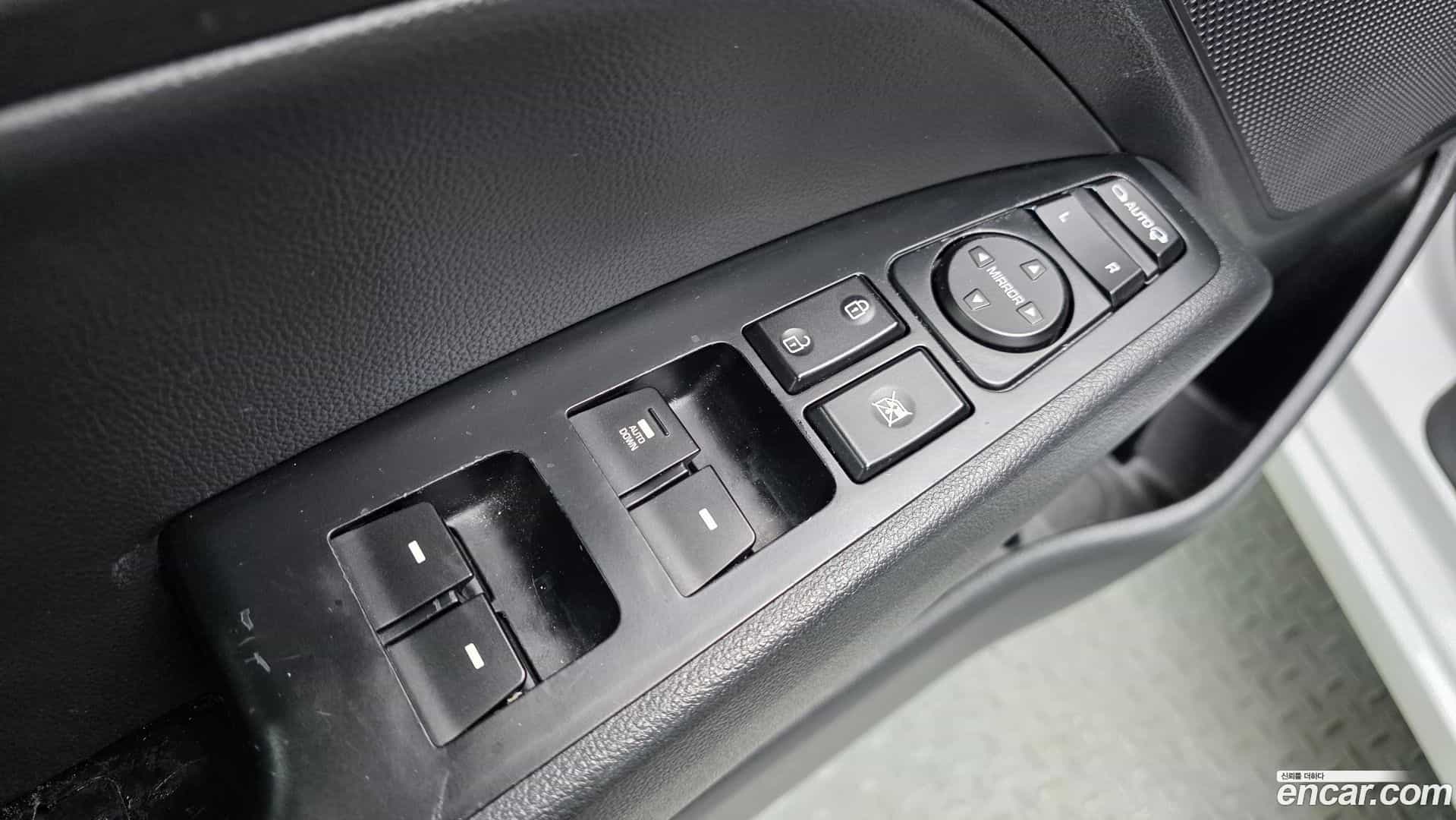 AVANTE Hyundai 2018.7-OPTION-016