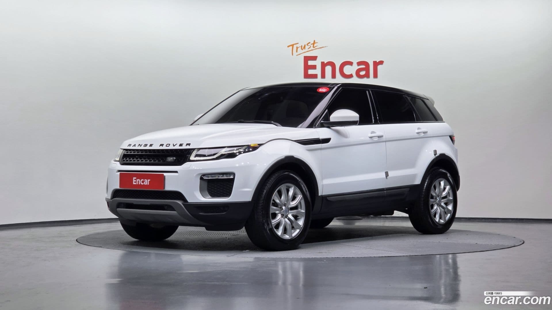 Main__Slider__Photo:Range Rover Evoque Land Rover 2017.7-0