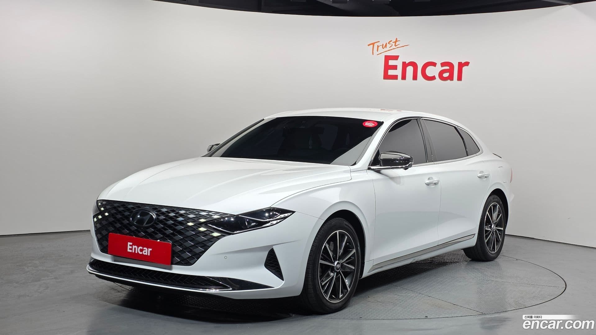 Main__Slider__Photo:Grandeur Hyundai 2022.3-0