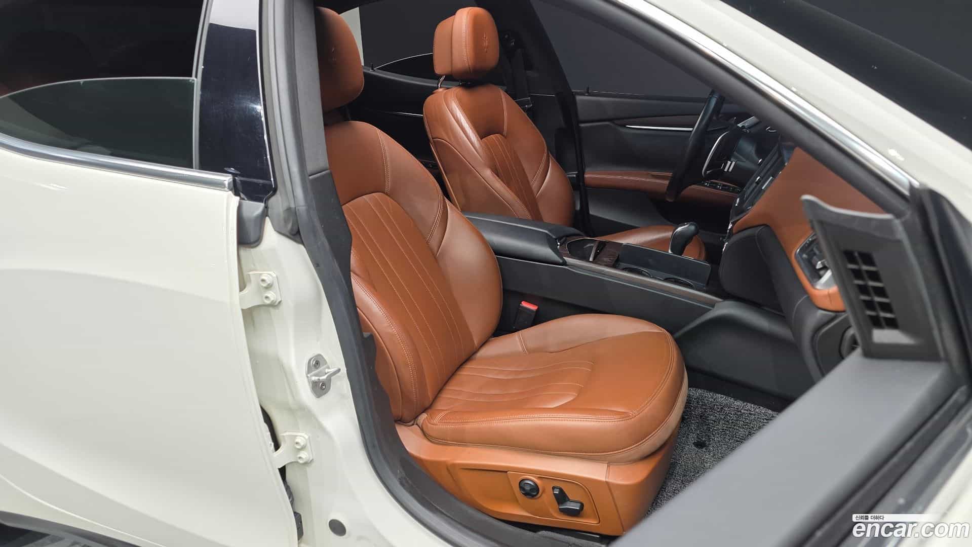 Ghibli Maserati 2016.11-INNER-010