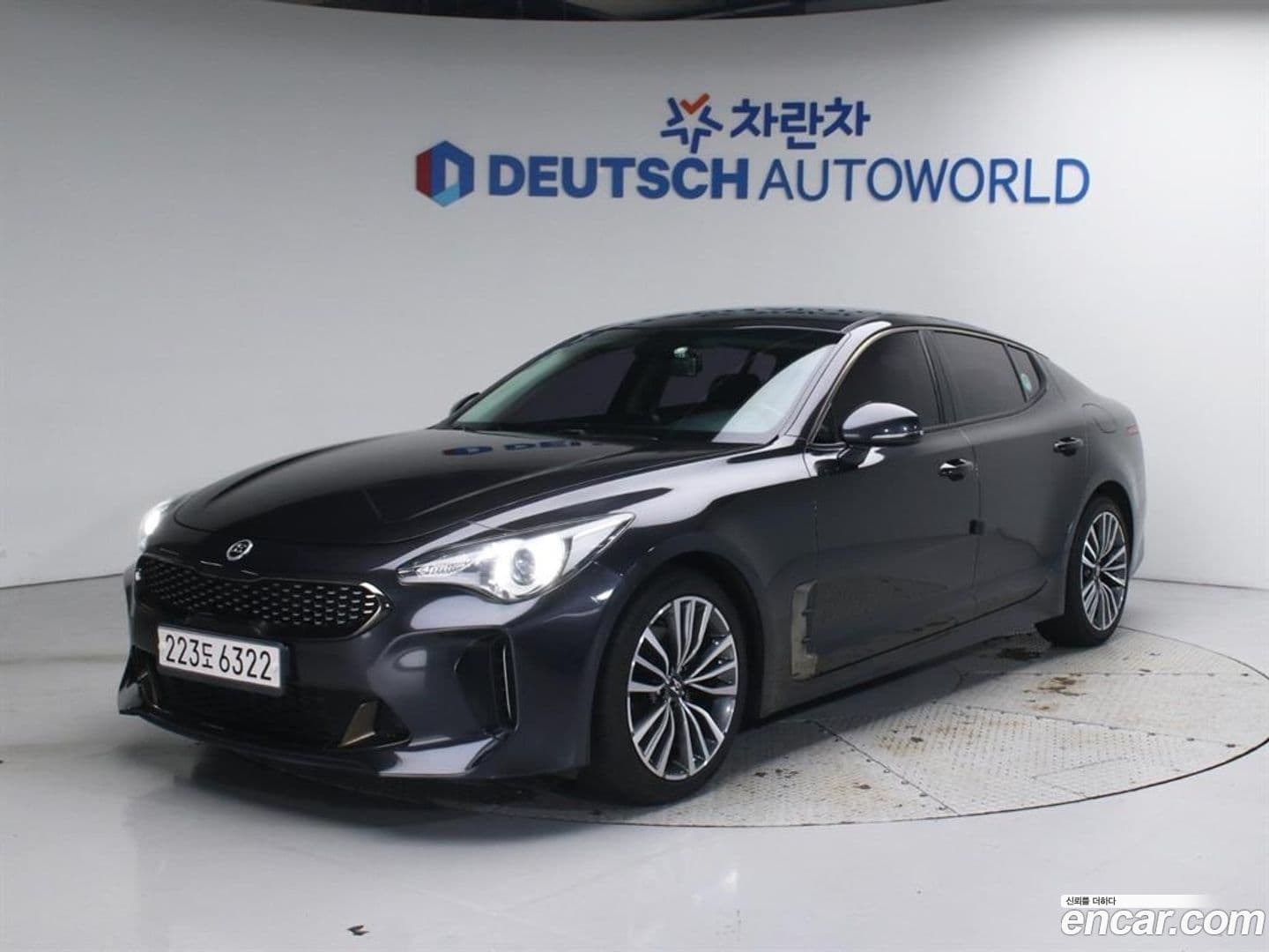 Main__Slider__Photo:Stinger Kia 2018.6-0