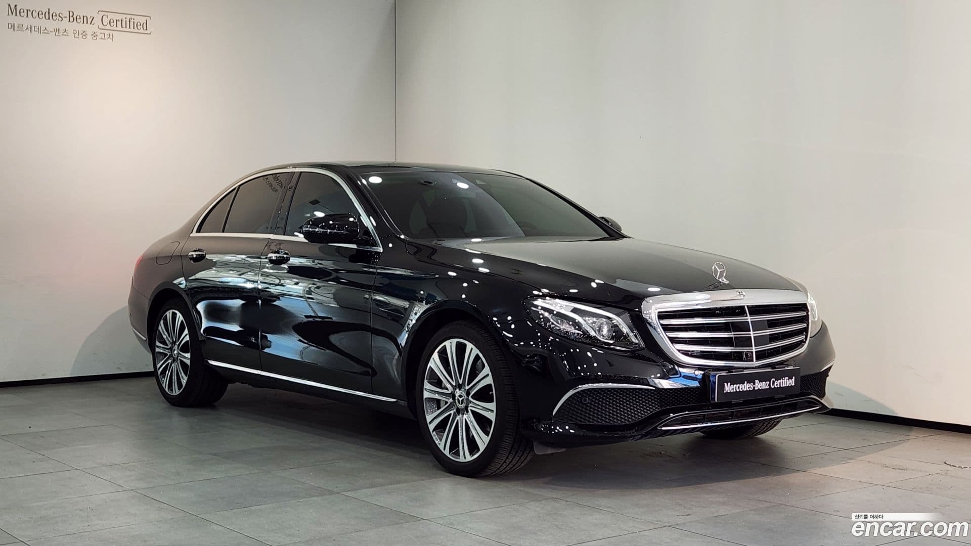 Main__Slider__Photo:E-Class Mercedes-Benz 2020.8-0