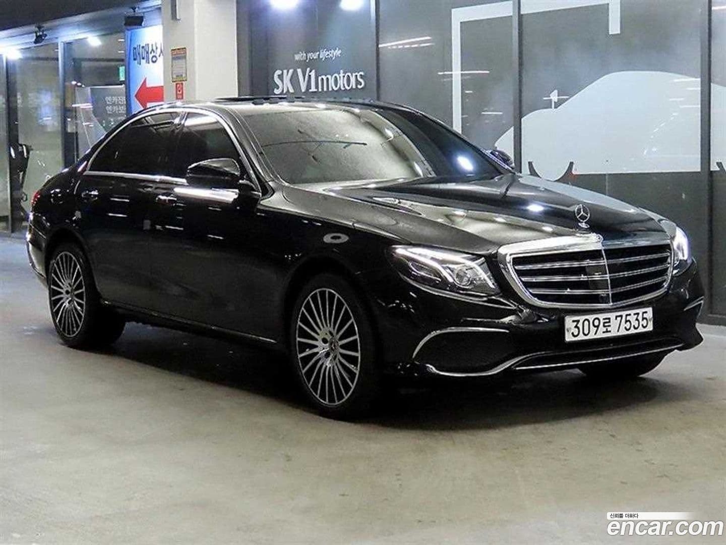 Main__Slider__Photo:E-Class Mercedes-Benz 2020.1-0