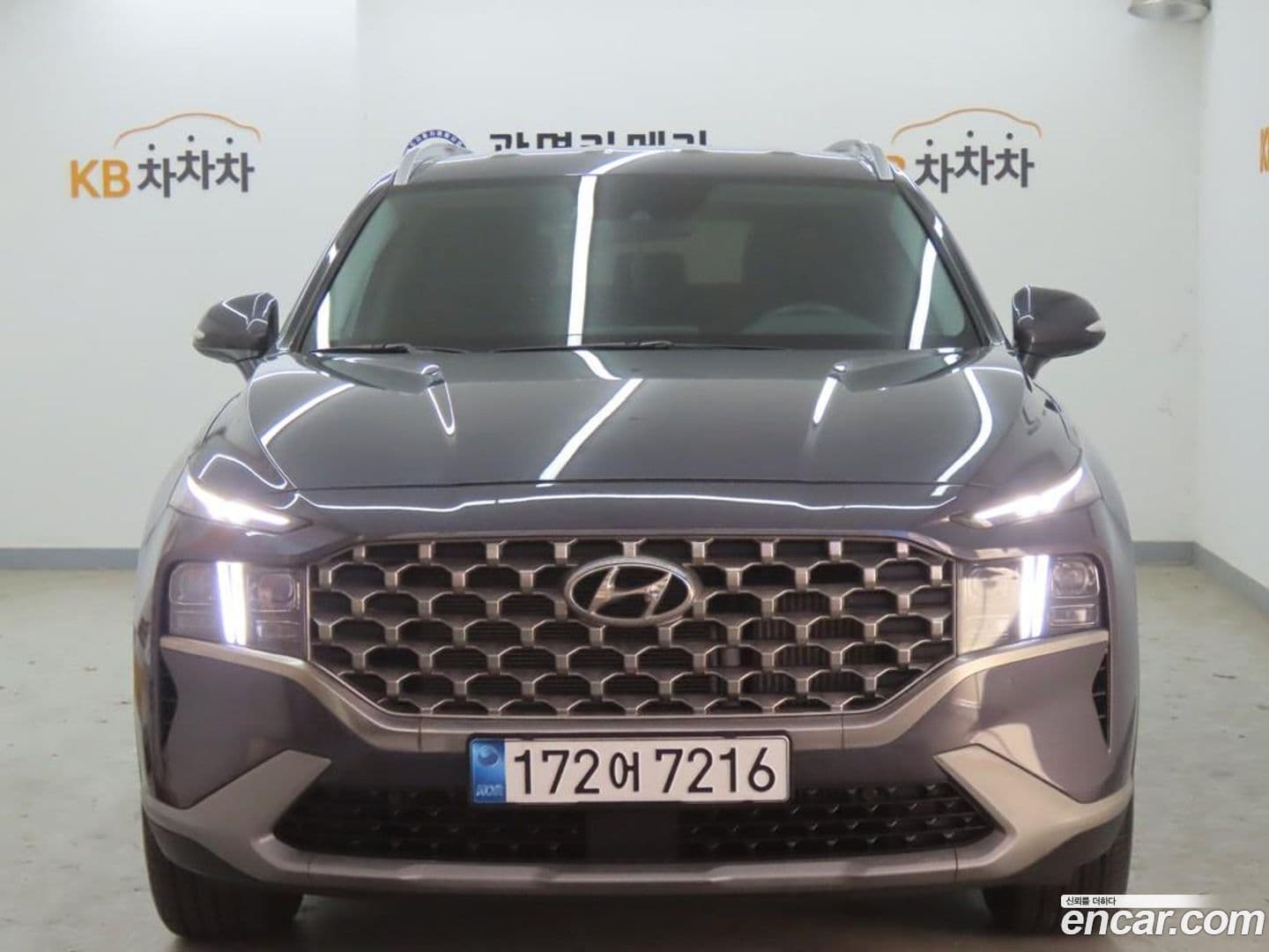 Main__Slider__Photo:Santafe Hyundai 2022.3-0