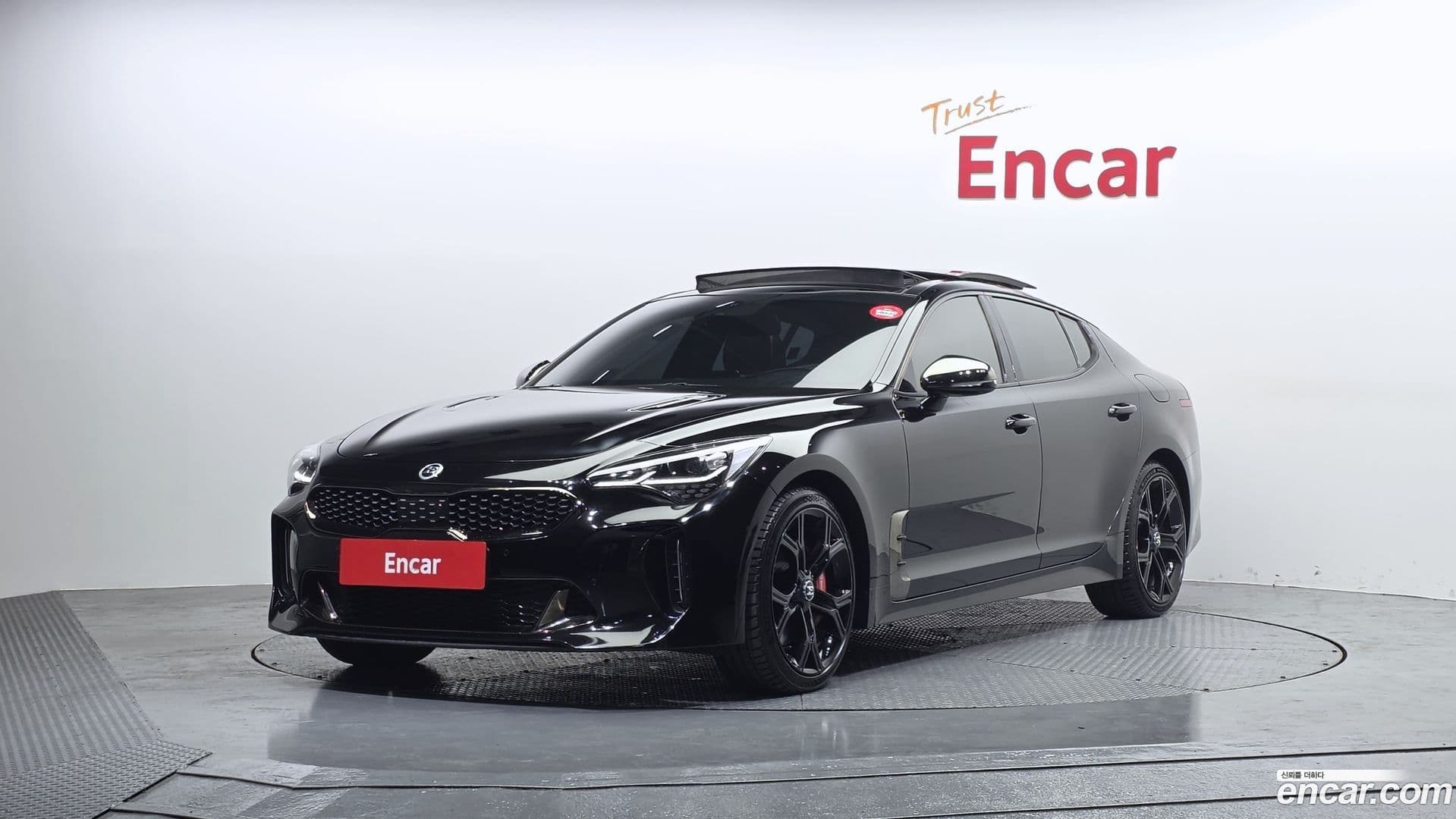 Main__Slider__Photo:Stinger Kia 2020.2-0