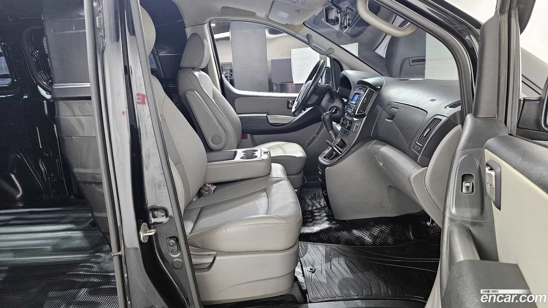 Starex Hyundai 2019.2-INNER-010