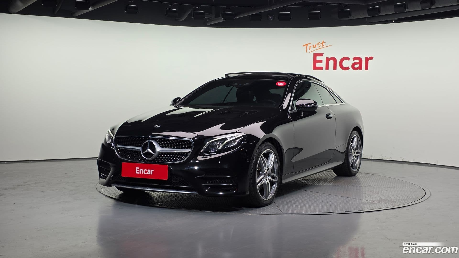 Main__Slider__Photo:E-Class Mercedes-Benz 2019.3-0