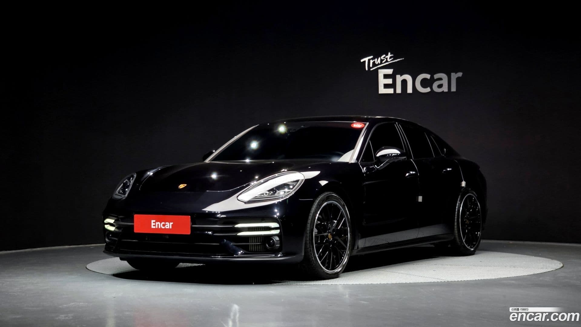 Main__Slider__Photo:Panamera Porsche 2021.8-0