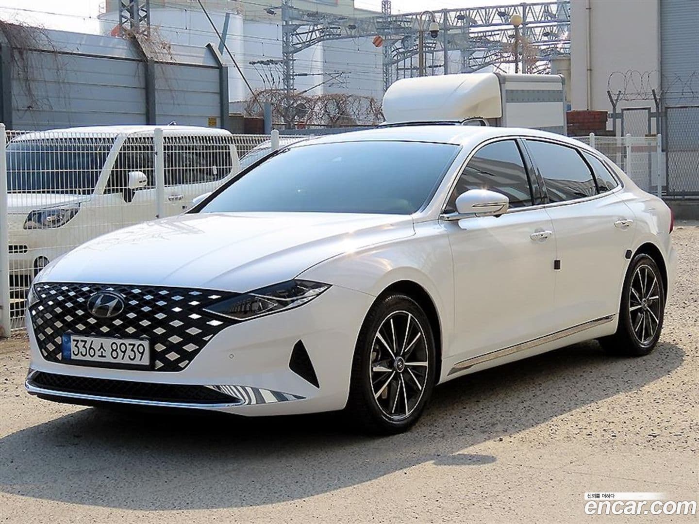 Main__Slider__Photo:Grandeur Hyundai 2022.6-0
