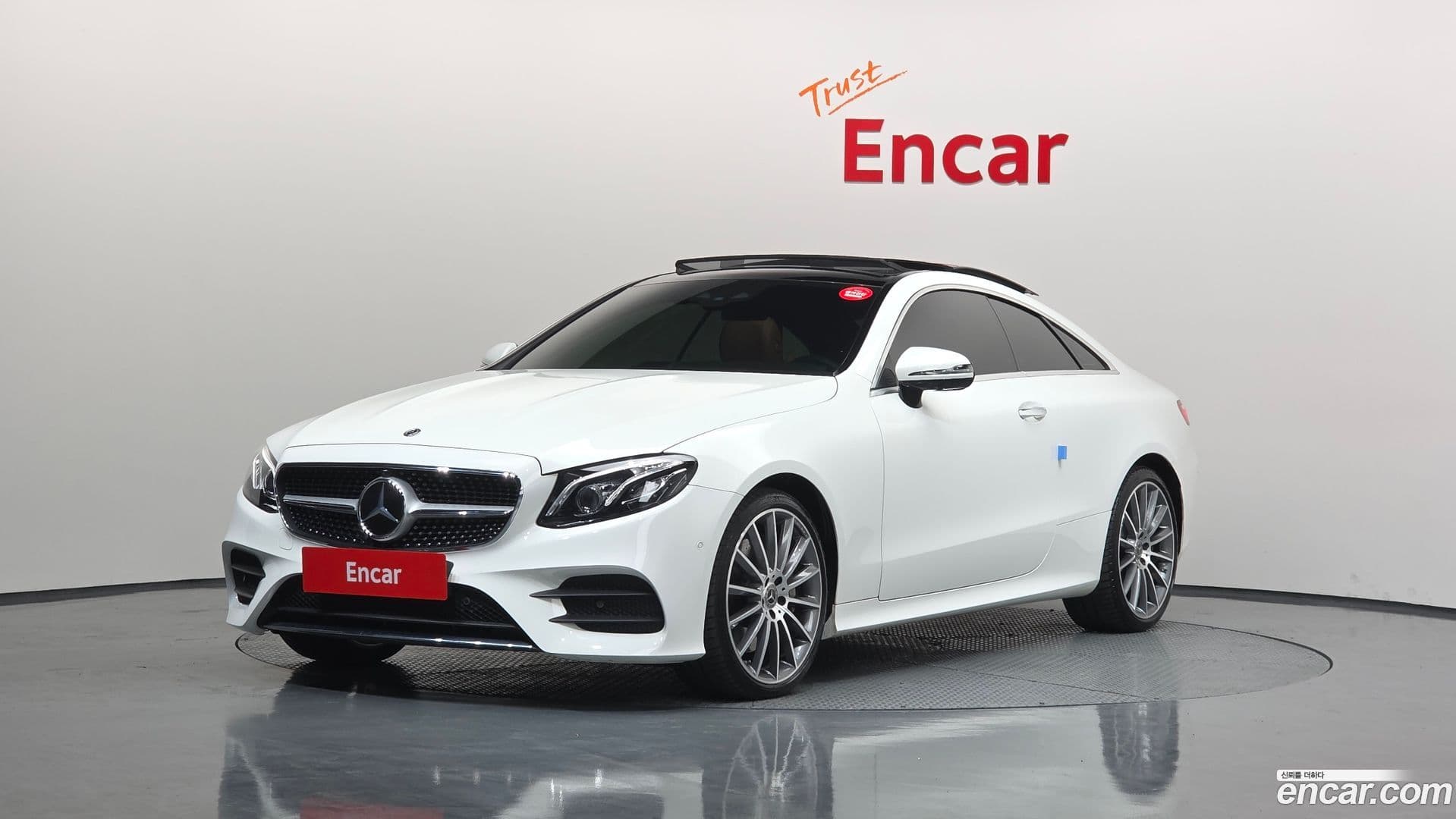 Main__Slider__Photo:E-Class Mercedes-Benz 2020.11-0