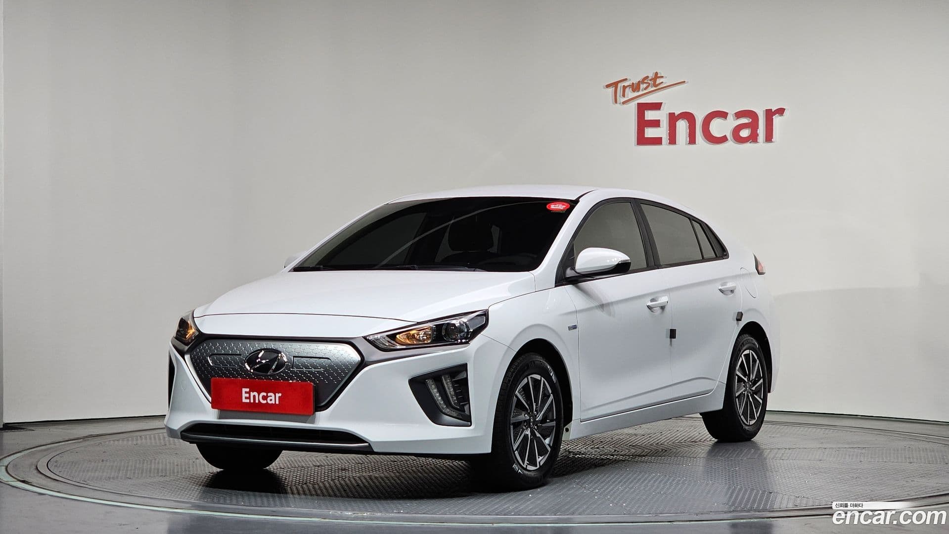 Main__Slider__Photo:Ioniq Hyundai 2020.10-0