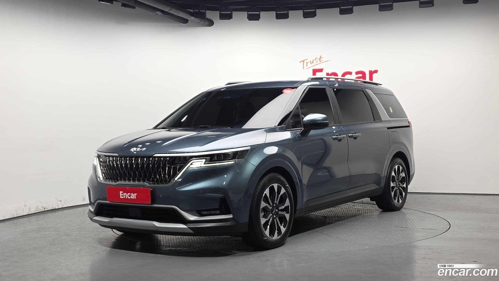 Main__Slider__Photo:Canival Kia 2022.7-0