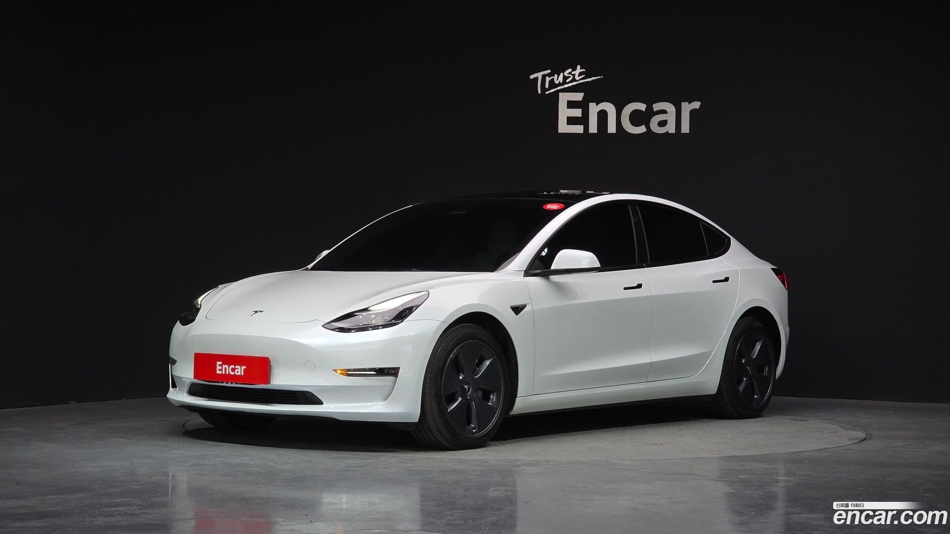 Main__Slider__Photo:Model 3 Tesla 2022.7-0