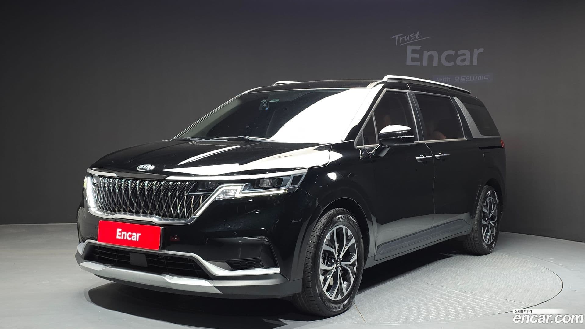 Main__Slider__Photo:Canival Kia 2021.1-0