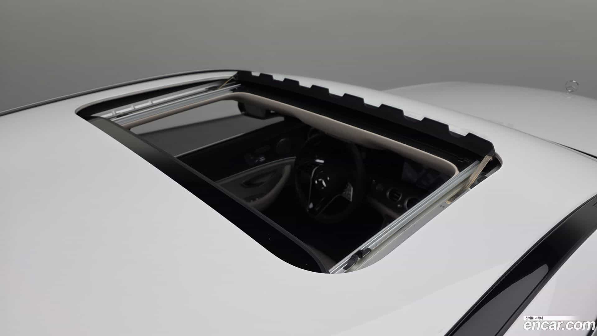 E-Class Mercedes-Benz 2022.9-OPTION-023