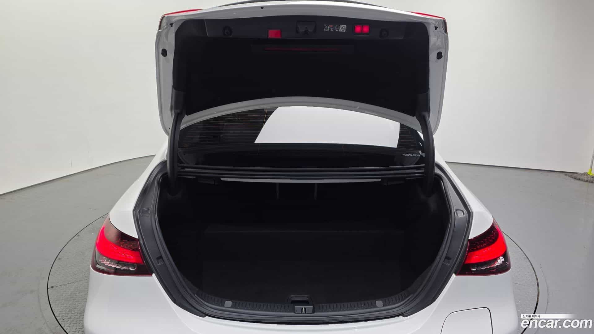 E-Class Mercedes-Benz 2022.9-OPTION-024