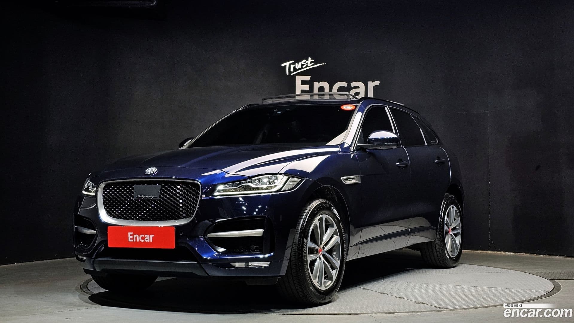 Main__Slider__Photo:F-PACE Jaguar 2019.2-0