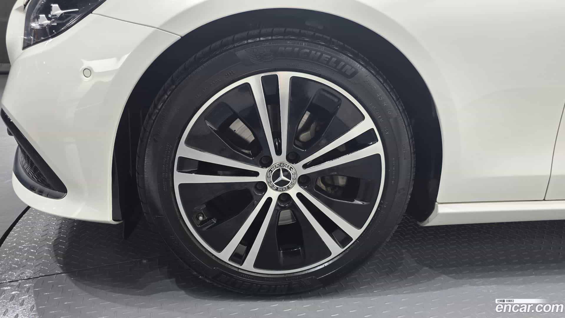 E-Class Mercedes-Benz 2022.7-OUTER-005