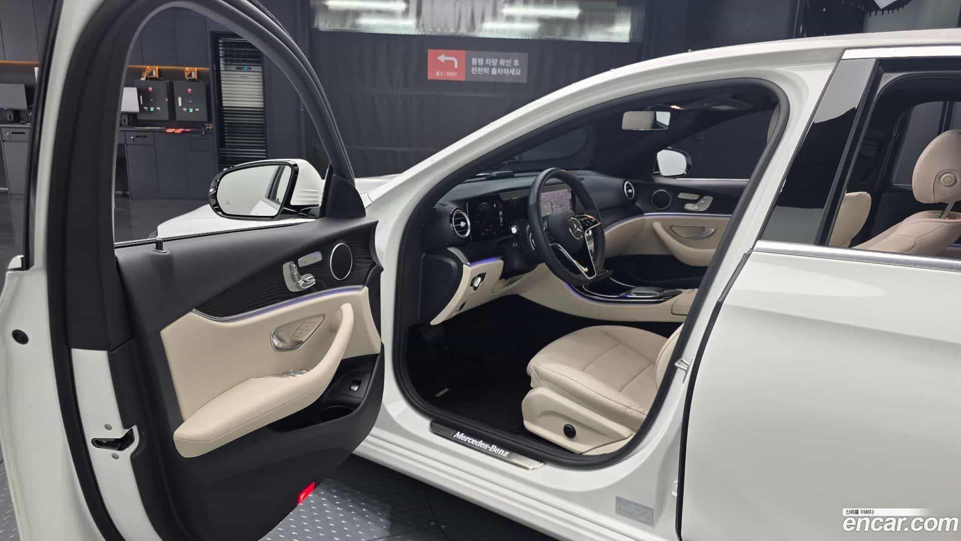 E-Class Mercedes-Benz 2022.7-OPTION-015