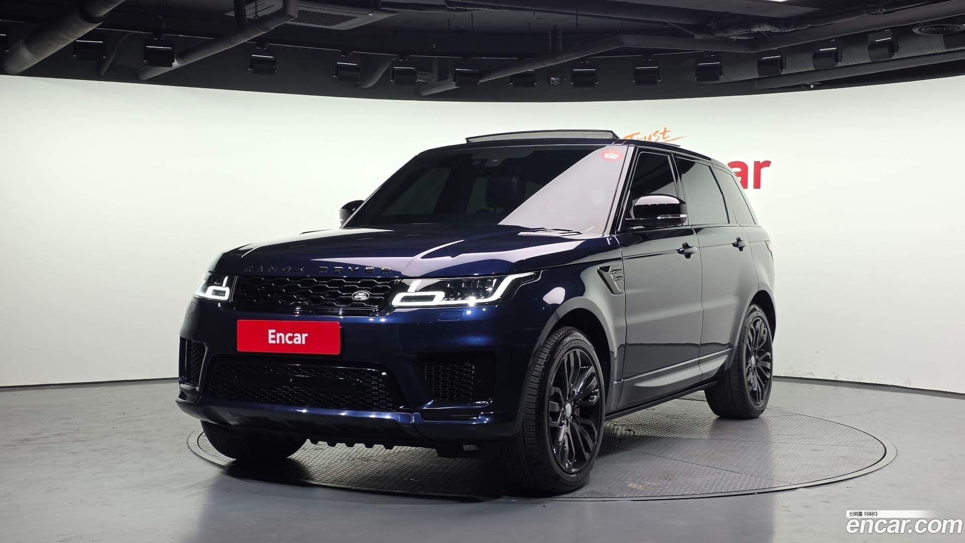 Main__Slider__Photo:Range Rover Sport Land Rover 2016.10-0