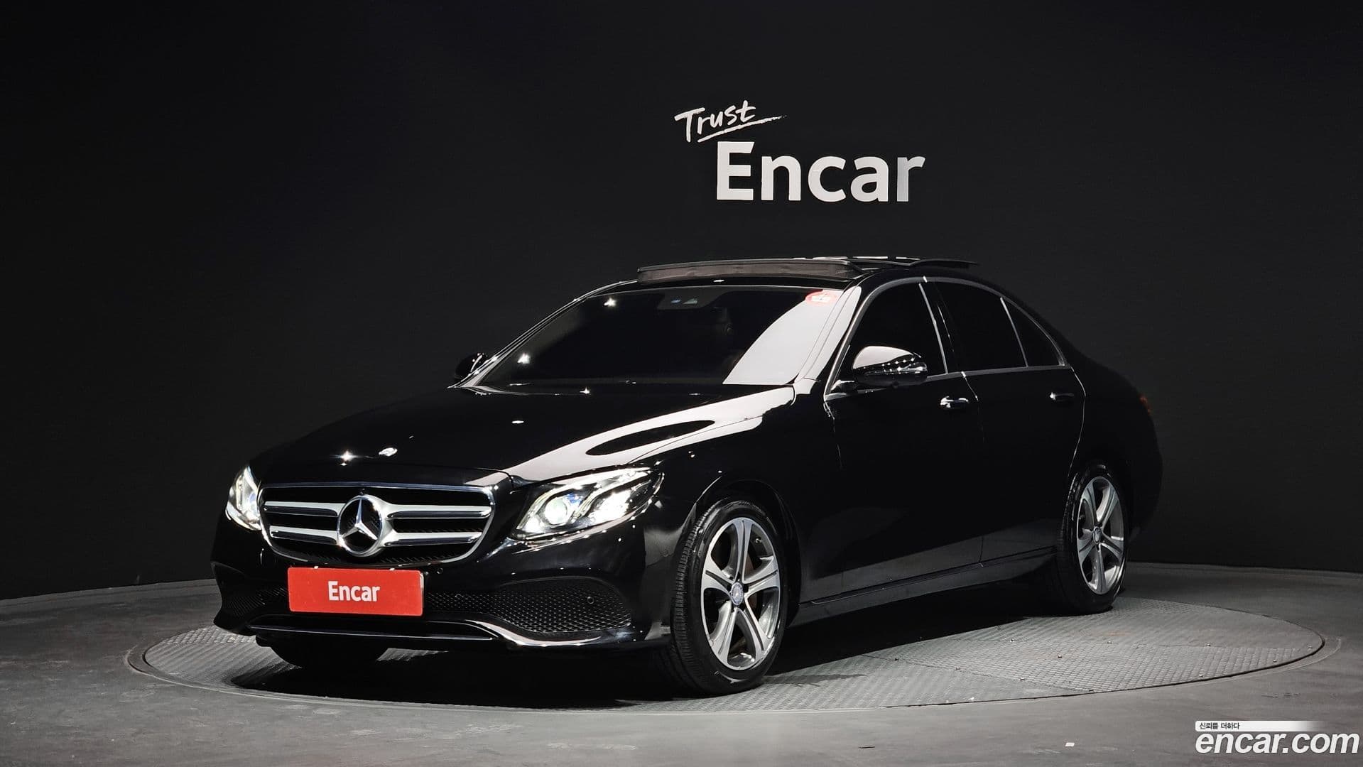 Main__Slider__Photo:E-Class Mercedes-Benz 2016.9-0