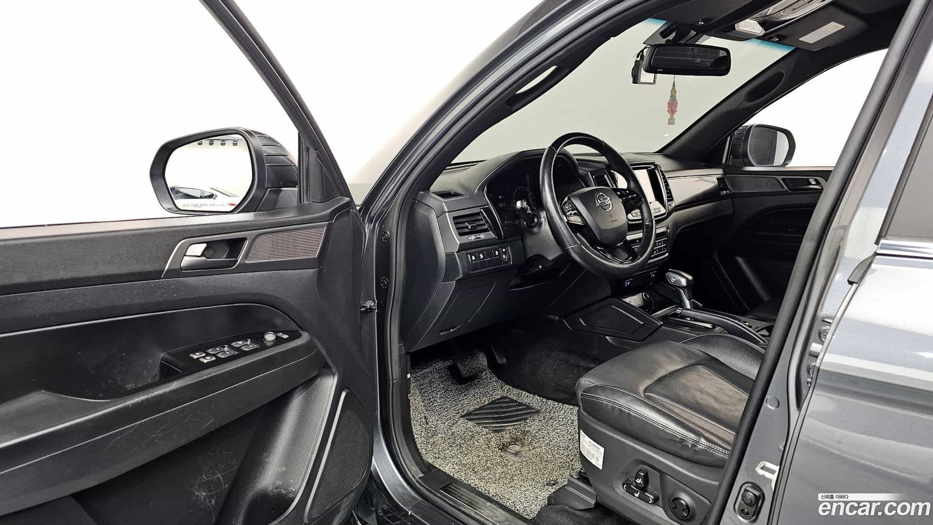 Rexton KG Mobility 2022.8-INNER-010