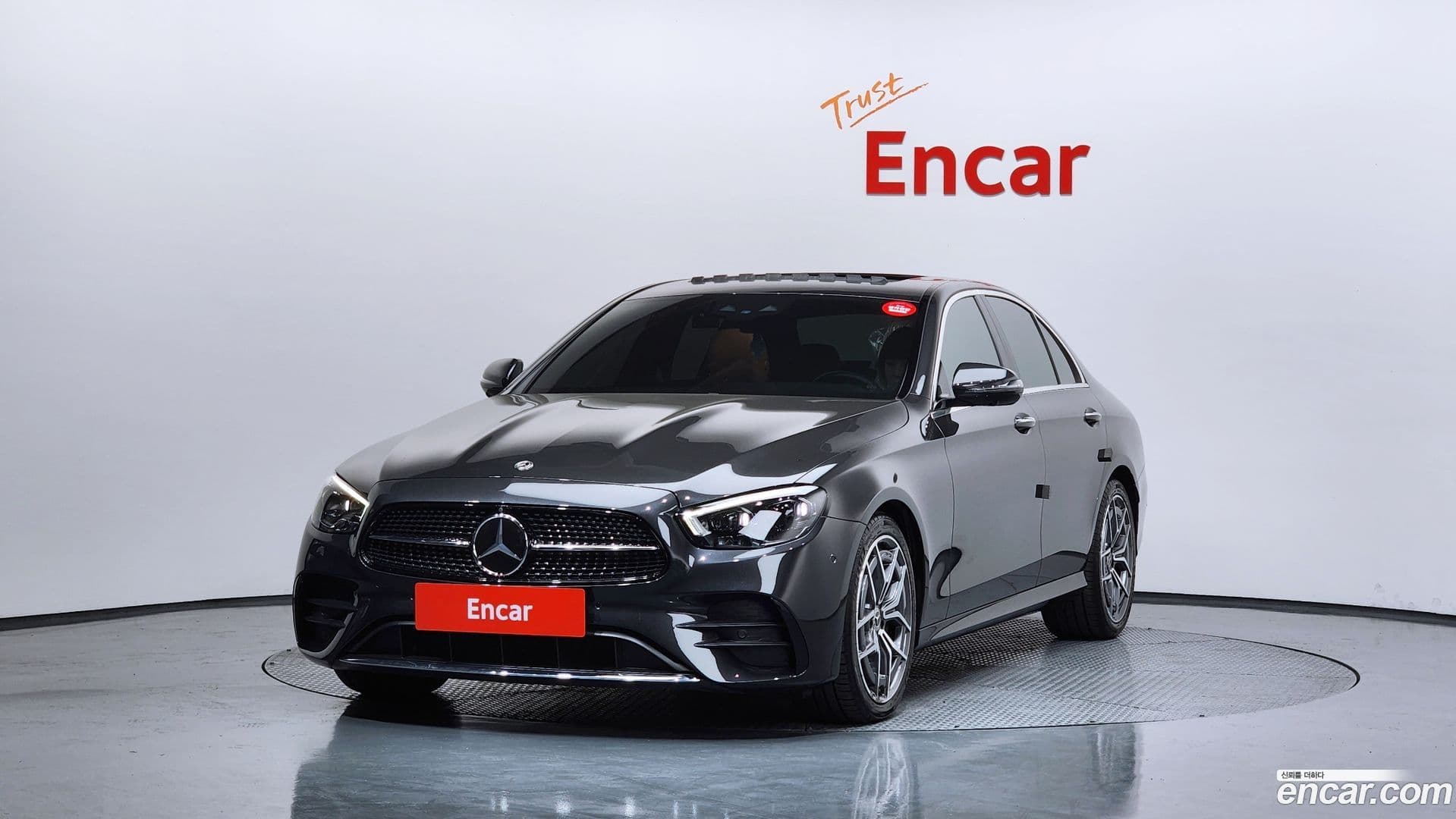 Main__Slider__Photo:E-Class Mercedes-Benz 2021.6-0
