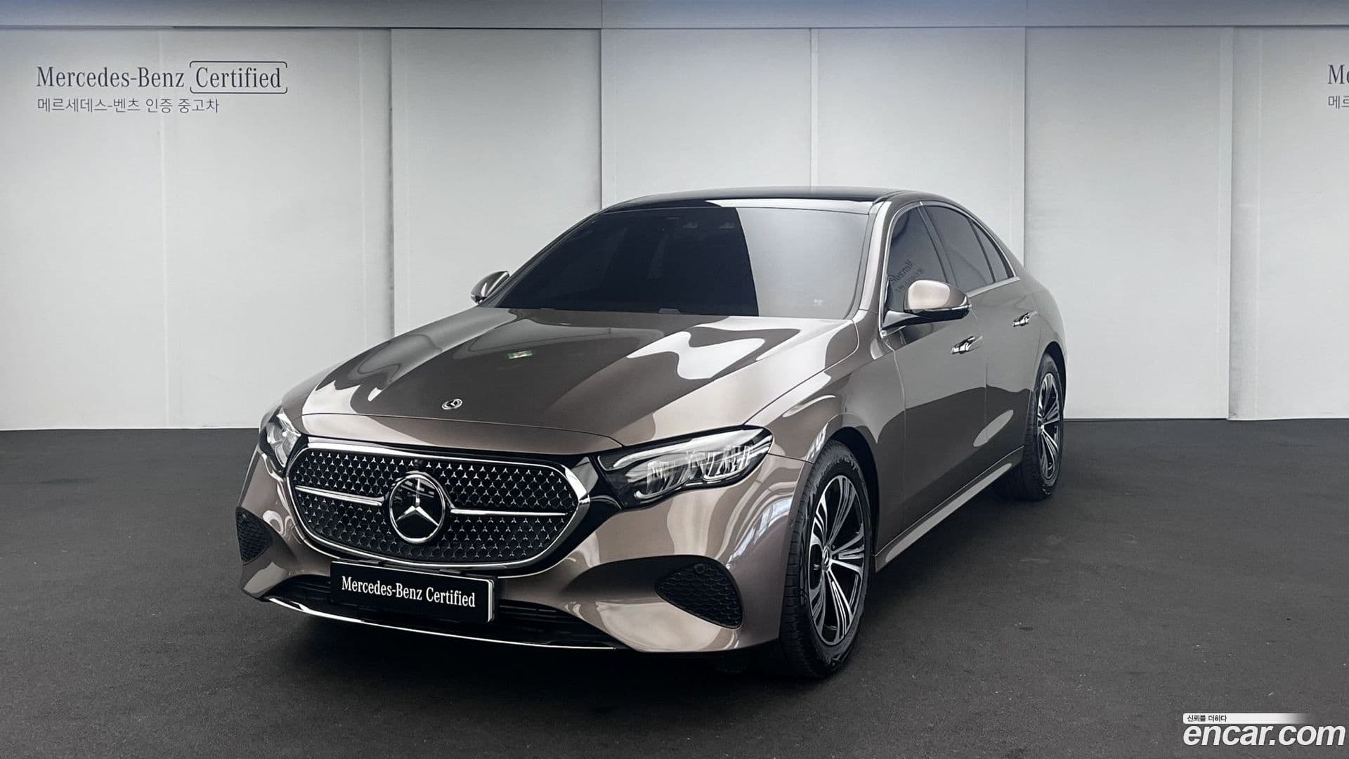 Main__Slider__Photo:E-Class Mercedes-Benz 2025.4-0