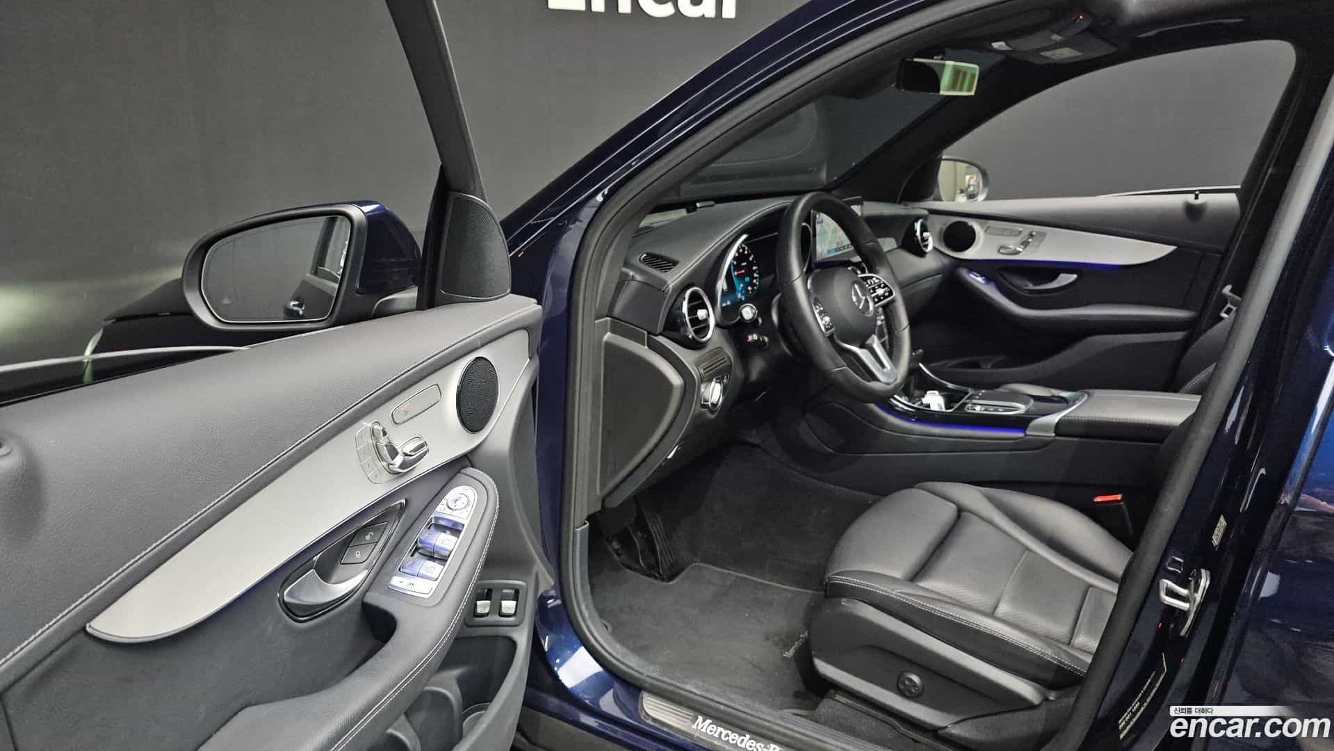 GLC-Class Mercedes-Benz 2021.8-INNER-010