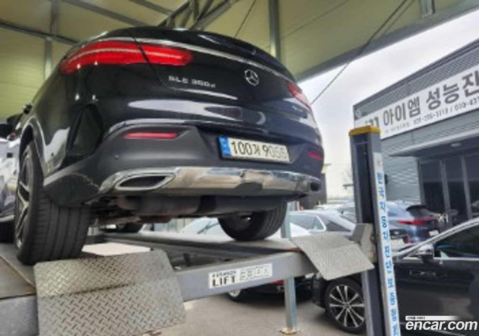 GLE-Class Mercedes-Benz 2018.8-OUTER-002