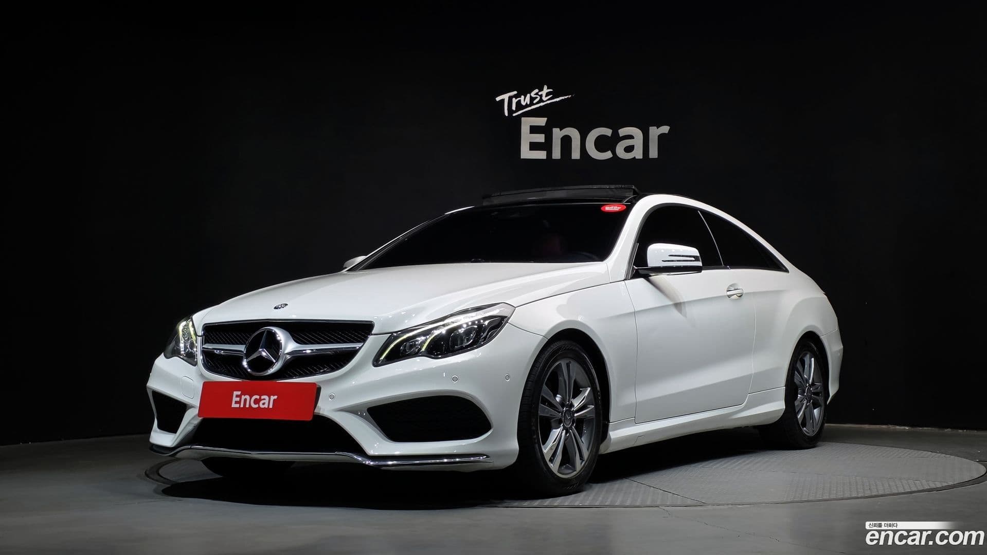 Main__Slider__Photo:E-Class Mercedes-Benz 2016.0-0