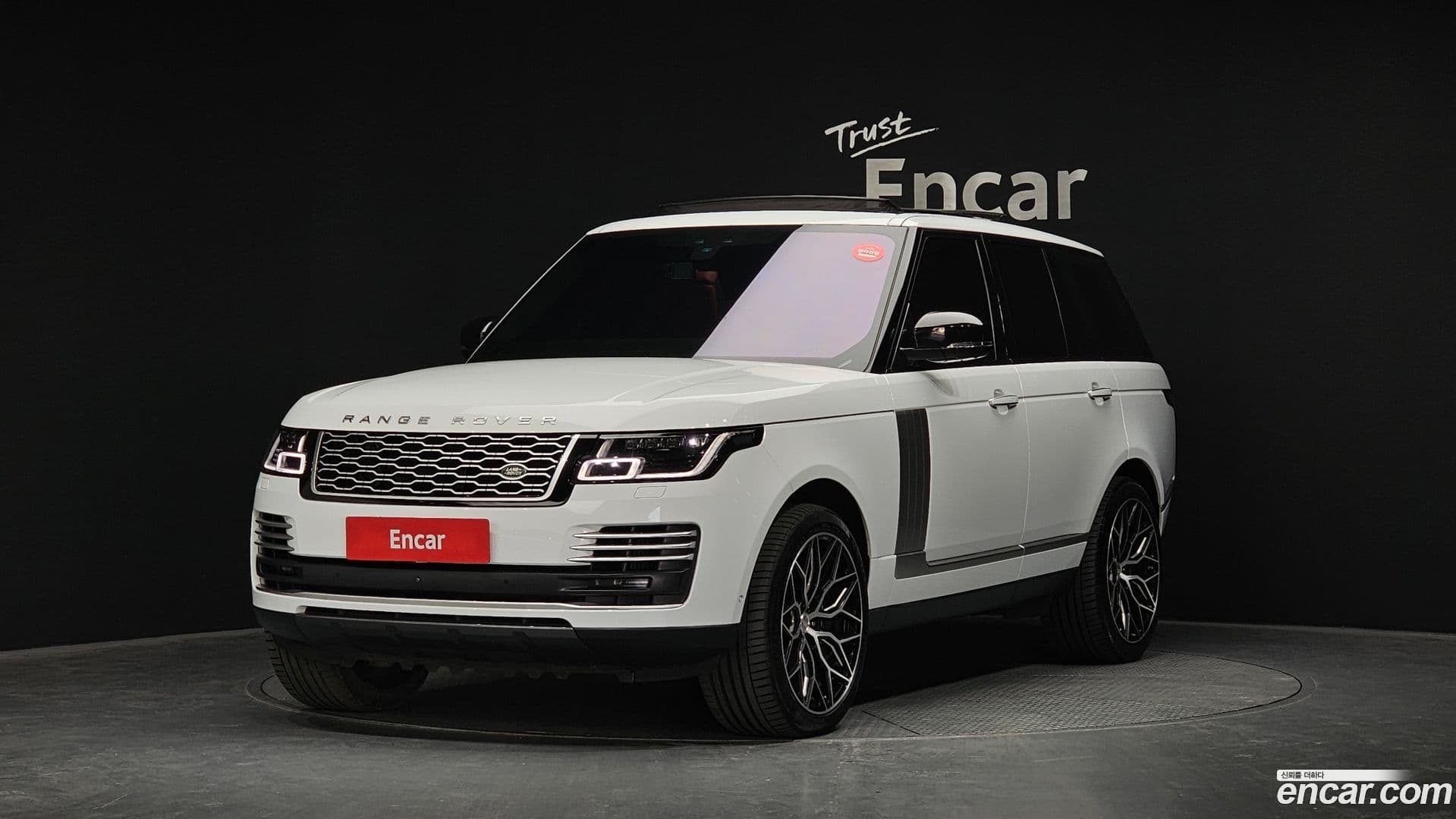 Main__Slider__Photo:Range Rover Land Rover 2018.9-0