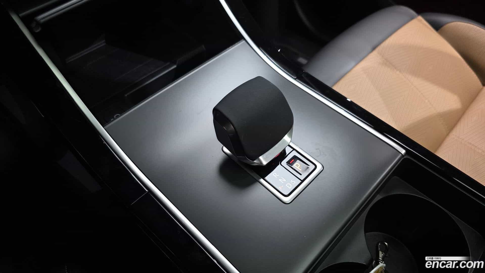 Range Rover Velar Land Rover 2024.7-INNER-009